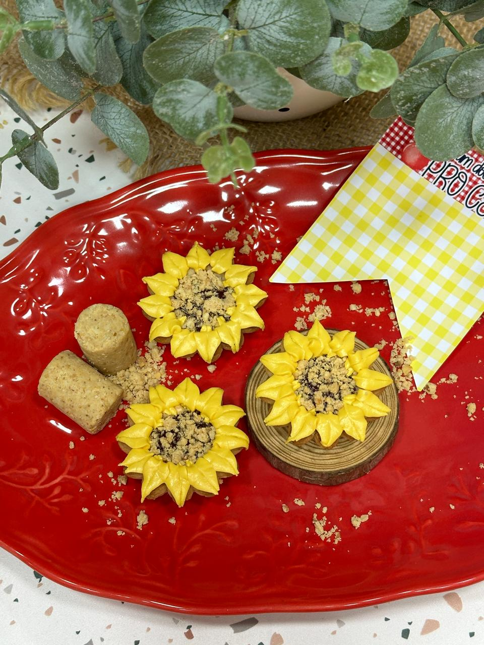 Tortinhas de Girassol com biscoito de paçoca
